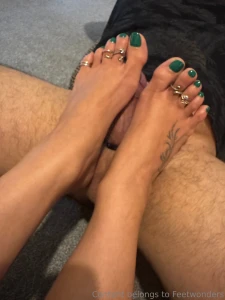 Green toes and foot jewellery