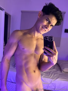 I need a hand for to take me any photos