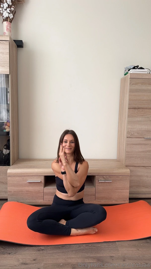 Heey my sweeties when i don t have the time to hit the gym i work out 