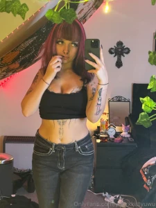 Guys omg ive never worn a denim pants for so long what do you thinkkk