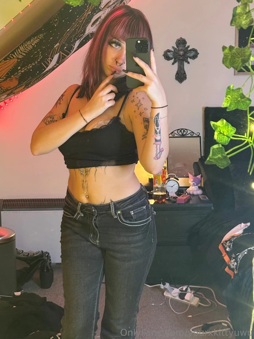 Guys omg ive never worn a denim pants for so long what do you thinkkk part 2 