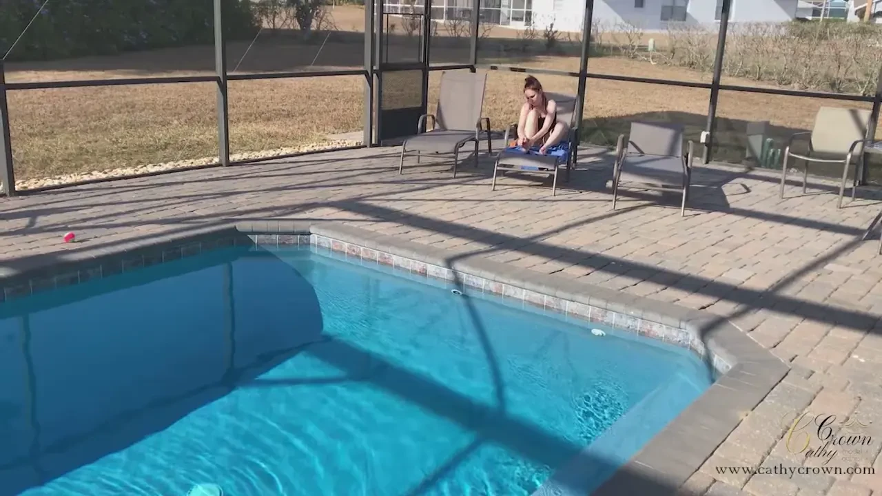 051 - feet fetish masturbation at the swimming pool 