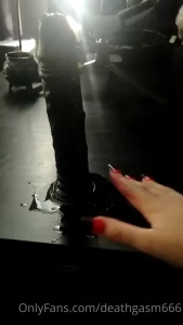 Dm me if you want to see me doing a blowjob on this 20cm big boy