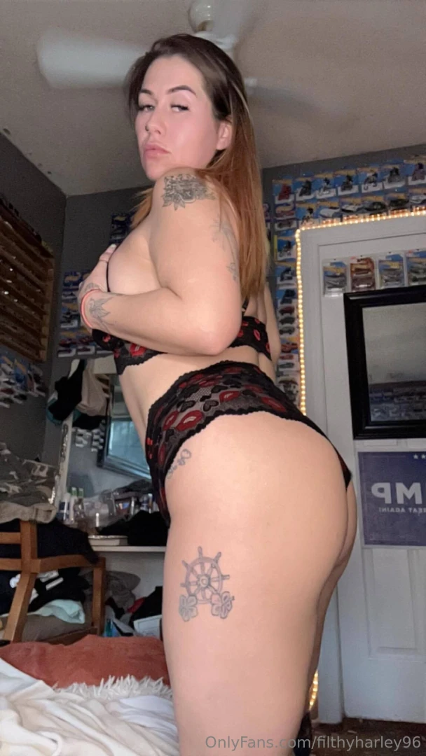Free page don t wanna miss this phat ass or my little pink kitty 
