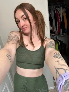 Do you like squirters this is my newest solo it ends in a wet surprise