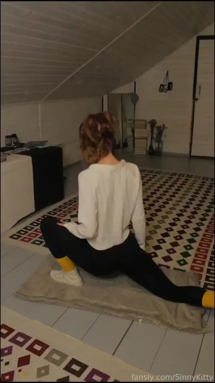 Will you be my coach slim doll slimbody foot hairpussy footfetish slut 