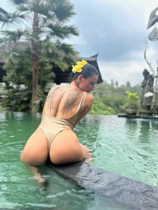 Unapologetically showcasing my curves