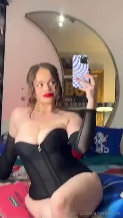Kisses for you i post fully explicit on my 3 vip check my pinned post 