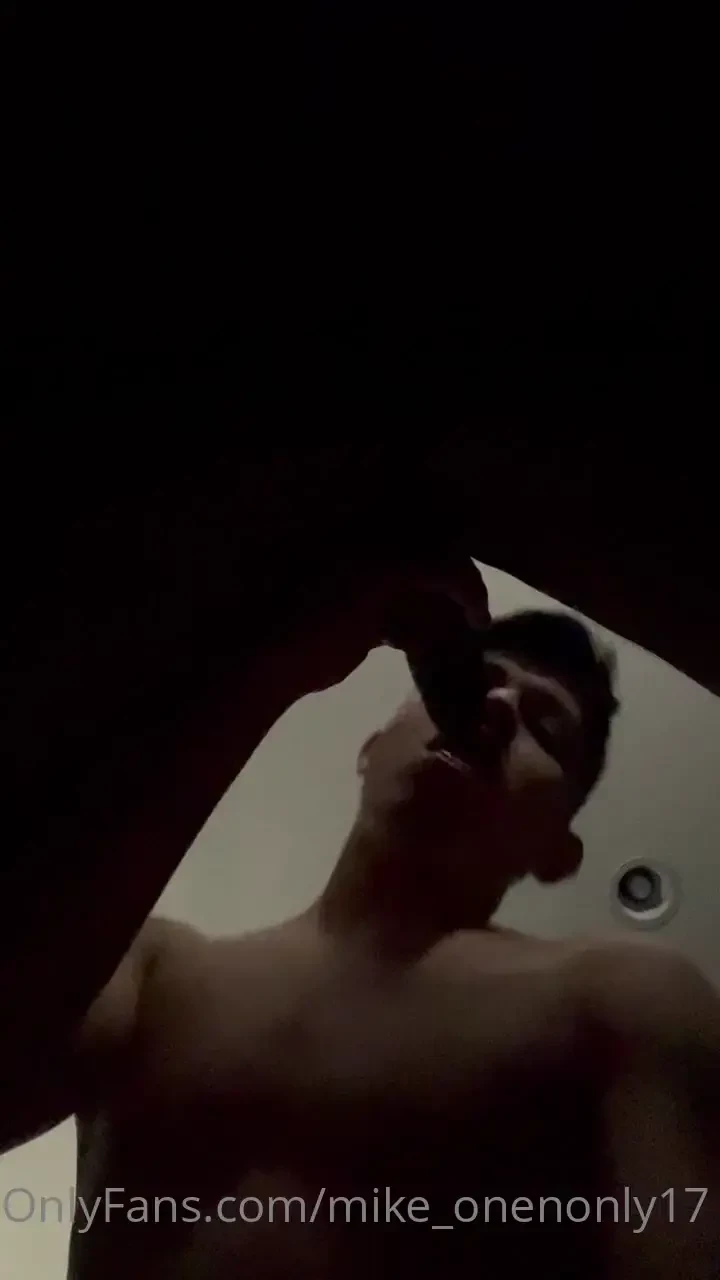 Loves to suck some dick a good ass dick sucker too what can i say no i 