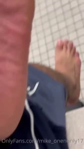 Posting photos and another mini vid of me playing with my feet toes