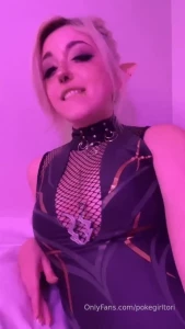 Shadowheart invites you to her tent to tell you a little bit about