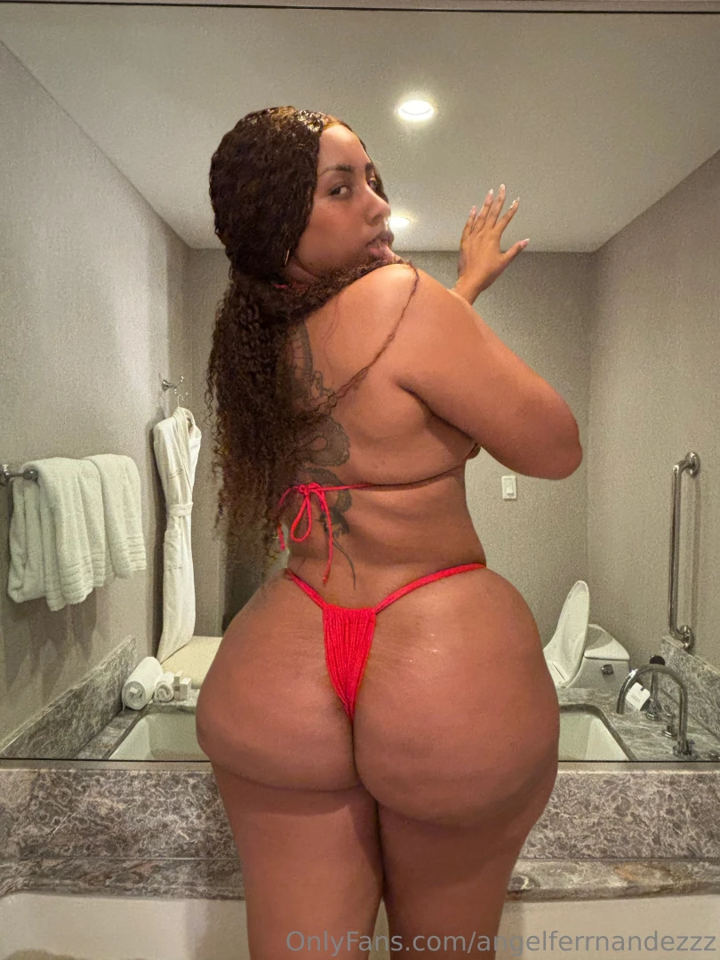 Are you more into big mami s ass or boobs now papi 