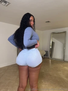 I know this 6 7 ass made you hard papi don t try to hide it