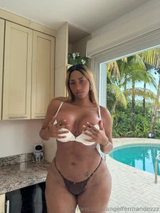 I m not tryna seduce you do you want me to seduce you papi