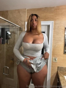 Would your morning wood be ready for the fattest pussy on the gram