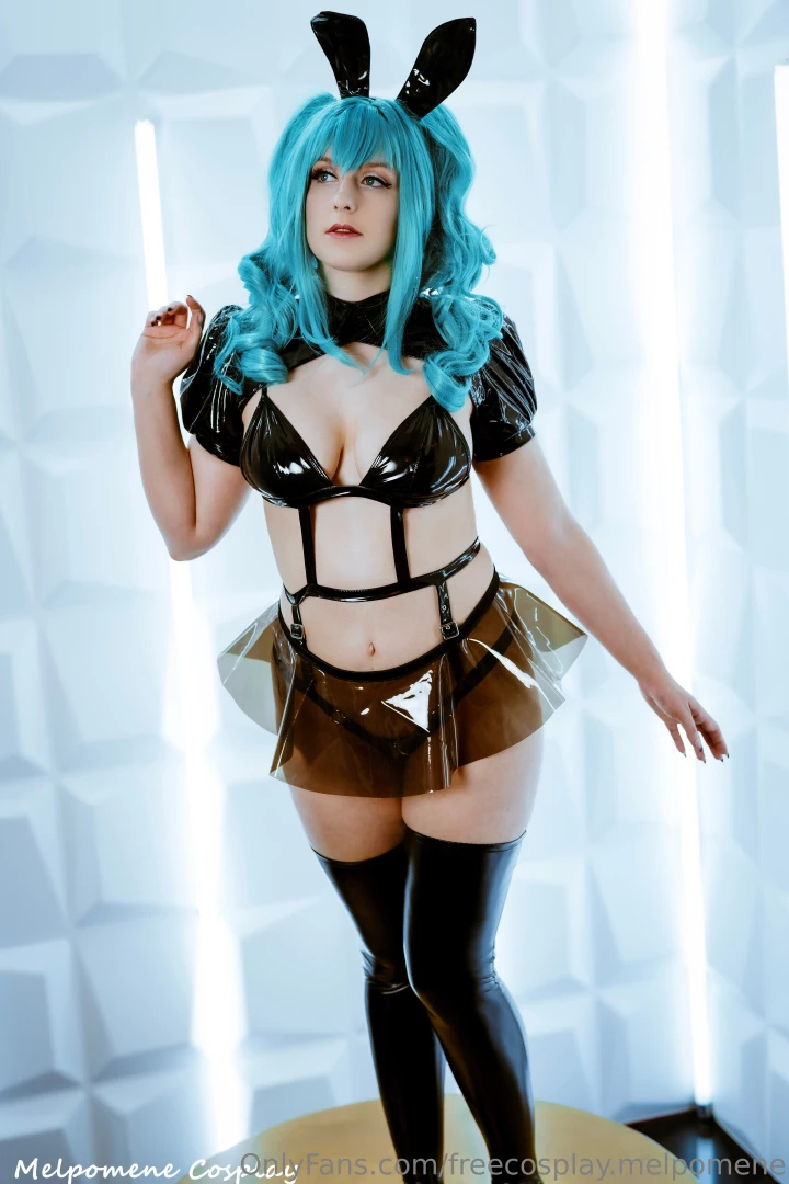 I m very late today but didn t wanna miss so here s a new miku picture 