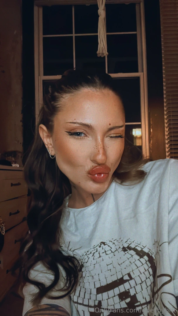 Merry holidays wanna see my boobs 