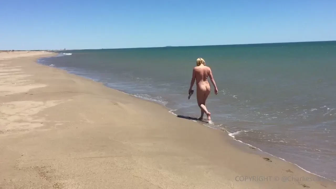 I wish i was here right now i love walking around naked xxxx 