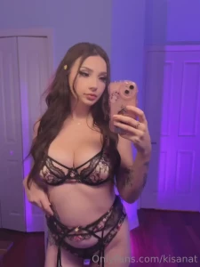 I want to wear pretty lingerie all day long like a pretty princess