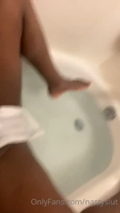 Who wanna get between my legs and make love to me in the tub