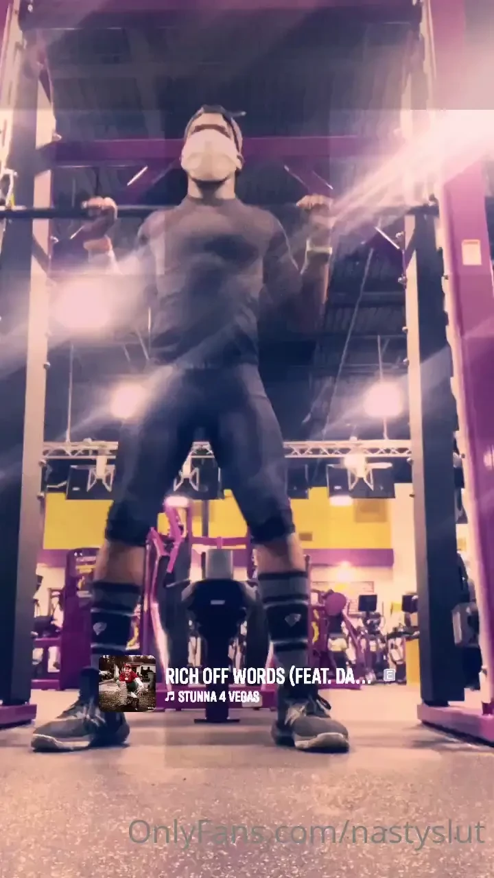 This pussy might not be tight but i can keep the cheeks tight 