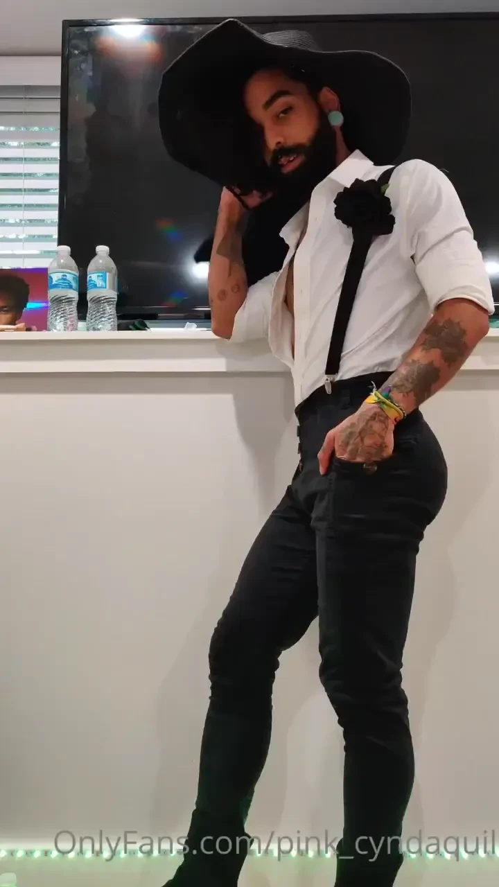 Lord dimitrescu is doing 5 dick and coochie someone asked and tbh yeah 