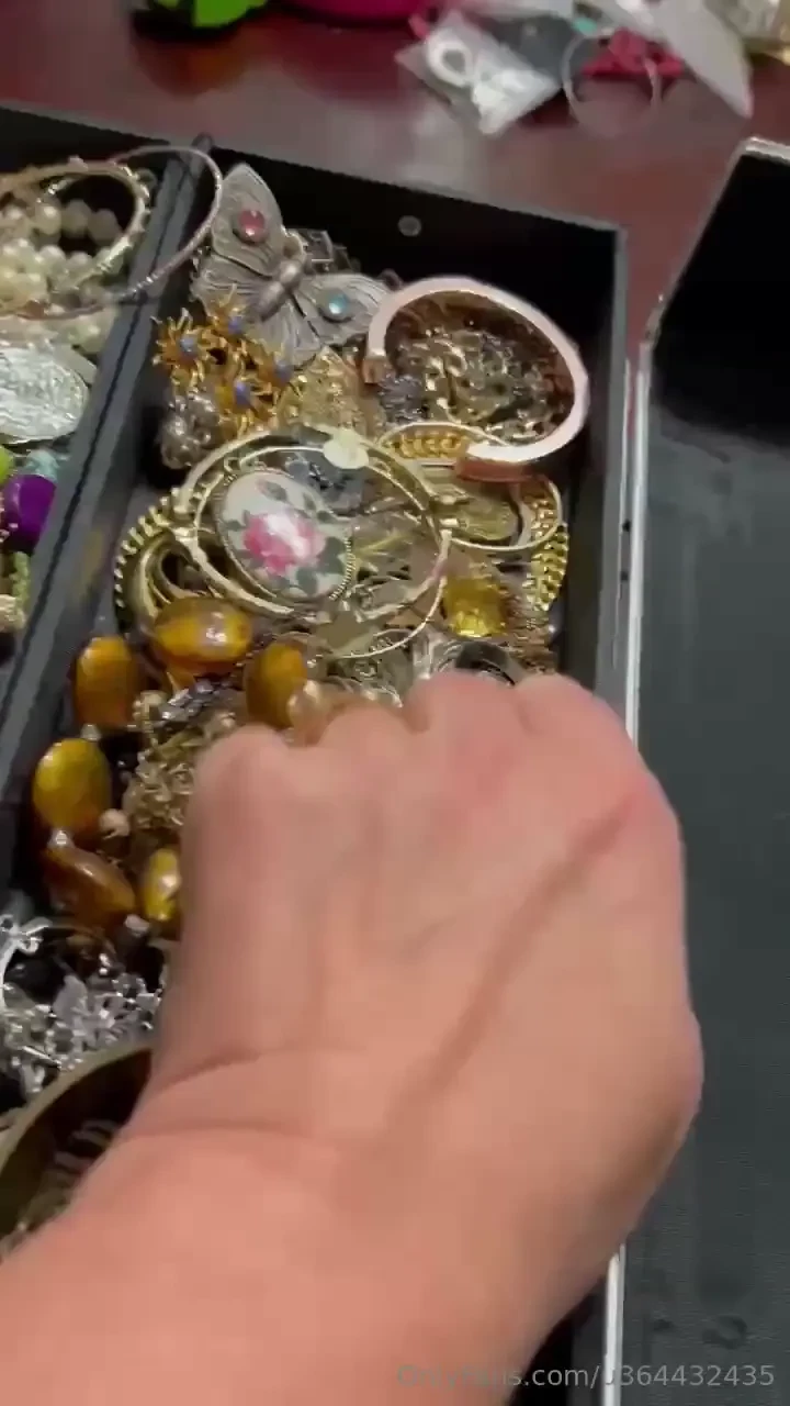 Look what i bought a treasure chest ulala i love marketplace 