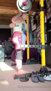 Did i tell ya i was a powerlifter this ass is fat and strong super