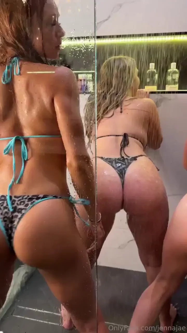 Wyd with this much ass in ur face imaslynn emileexo 