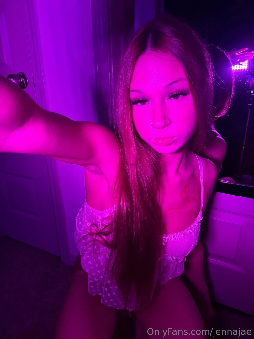 Hey babes wanna see me fuck my toys til i m dripping cum dm and let s 