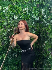 Learning to sing how do i look with a microphone in my hands