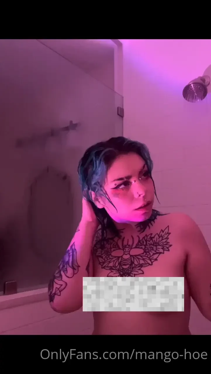 You wanna see what s behind the censor bar head over to my vip or pay 