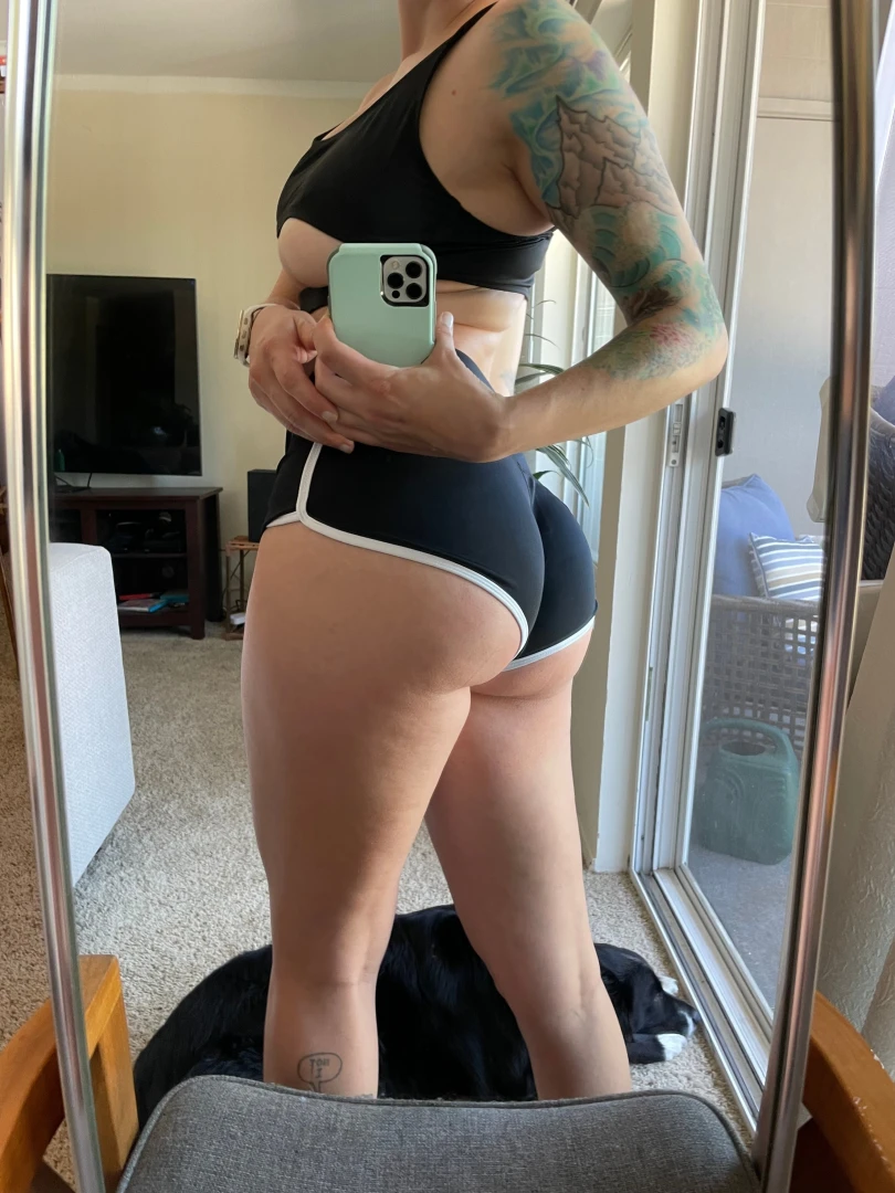 Just a lil morning booty for you 