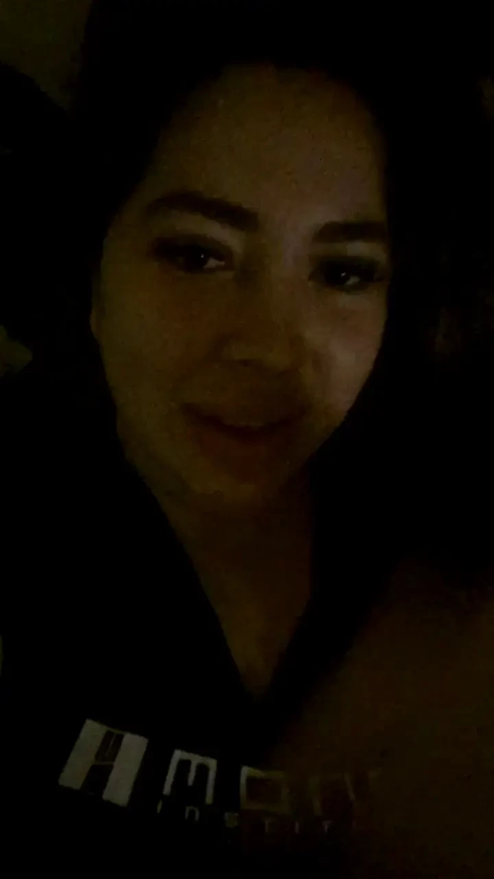 Hola papi buenas noches aqu leyendo un ratito porque soy una caliente 