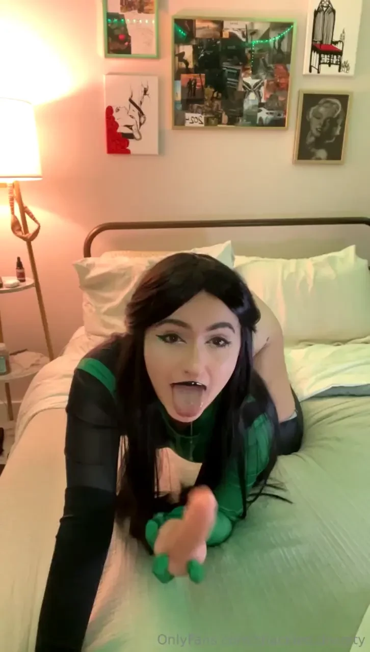 Would you have some kinky roleplay fun with this version of shego 