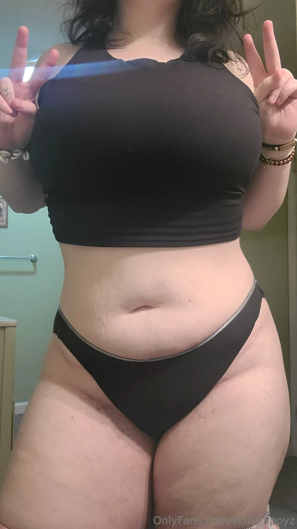 Bellyyy twitter thinks i m a sex bot so yalls are gonna be the first 