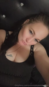 Wanna watch me play with myself right now it s only 3 per min dm me