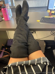 Wanna see what is between those thighs