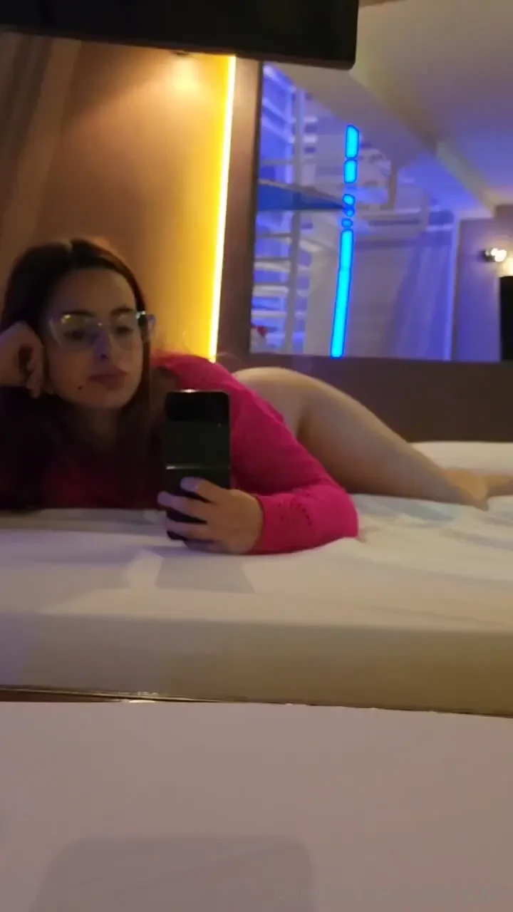 Like this video if you would give me you hammer in this position 