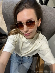 Do you wear glasses honey