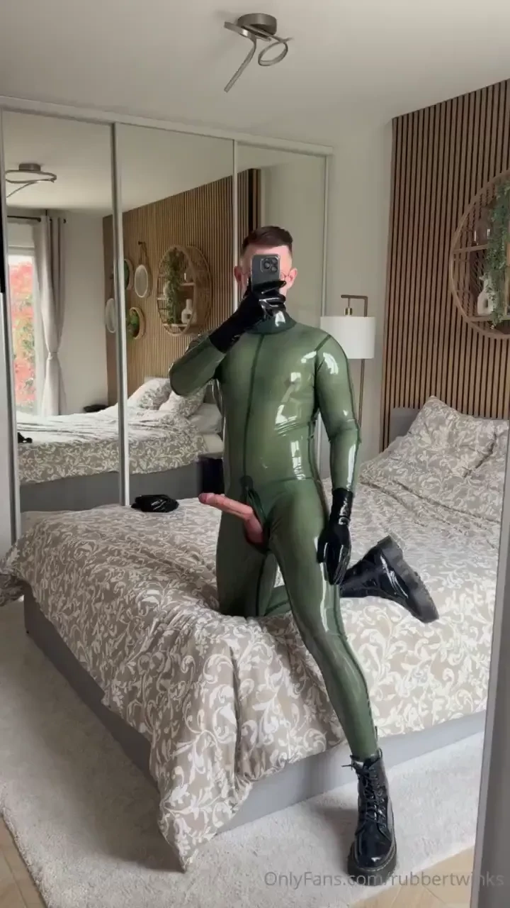 First i m gonna put my fingers in your mouth and i expect to see you 