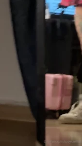 Hola amor quisiera tenerte de bajo de mi falda hazme cositas malas