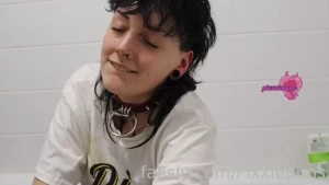 I needed to piss so bad that i pissed myself 3 times in desperation i