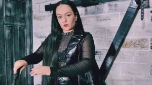 Dominatrix viuda negra