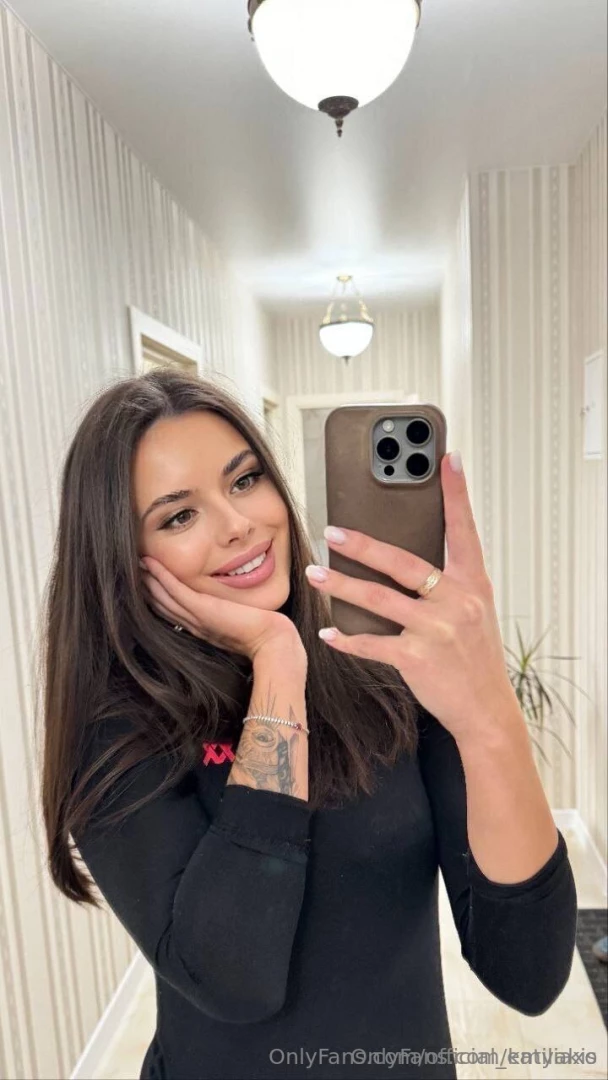 Huge ass official_emiliaxo with naughty fingers great combination part 13 