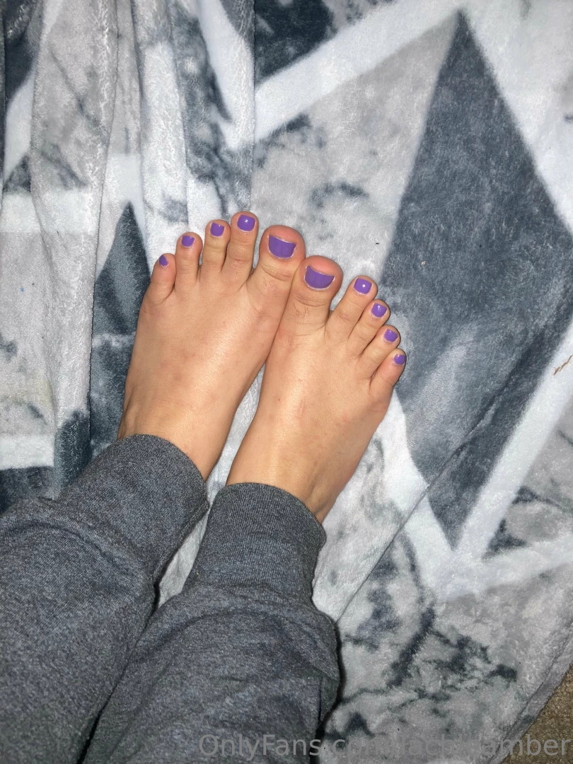 Might paint my toesies soon 