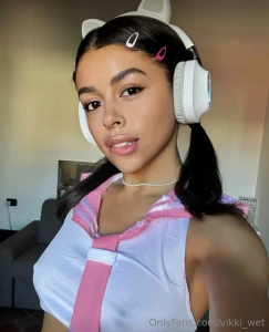 Alishabright is wet right now lusty princess alishabright wants to part 1092