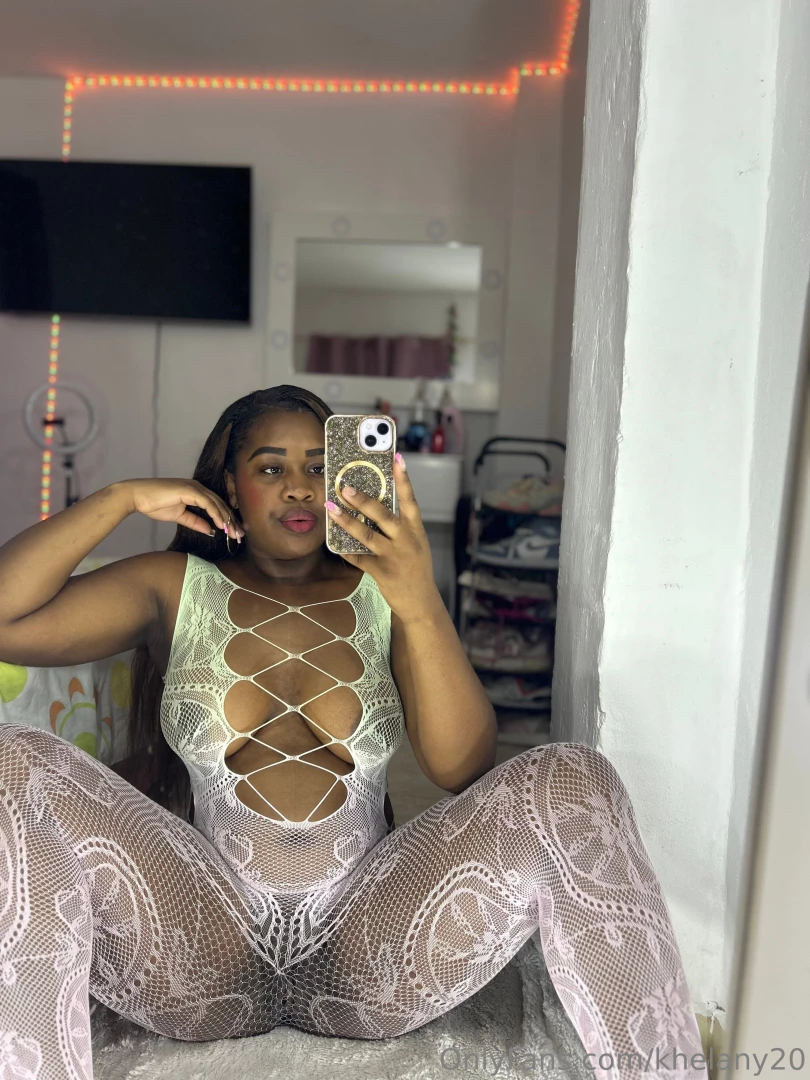 This hot black woman is very playful today 