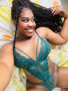 Here s a sexy ebony woman part 1