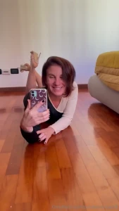 Eil coglionazzo ho una voglia irresistibile di piantarti un tacco sul